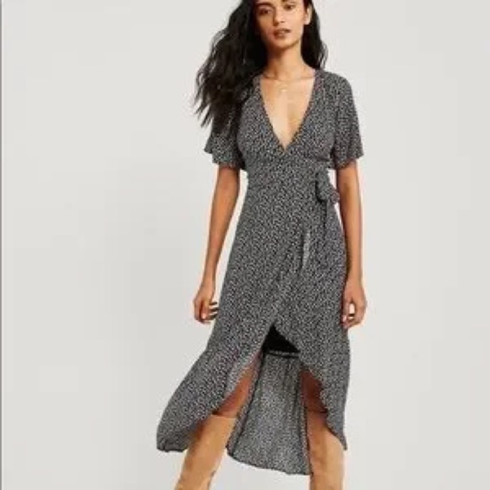 Mod Ref Women Size Medium Paisley Black and White Midi True Wrap Dress